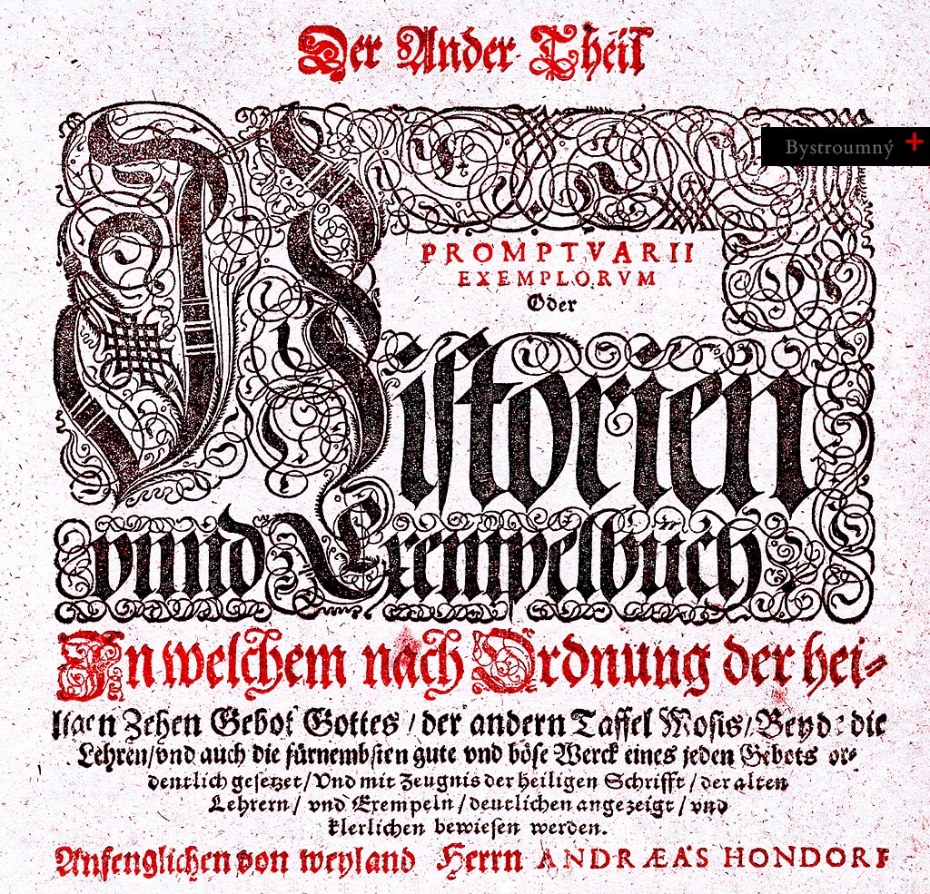 Ukážka renesančnej typografie s&nbsp;ornamentálnymi motívmi, gotickým písmom a&nbsp;florálnym (kvetinovým) zdobením. Brána do kráľovstva slov, kde sa stretáva duchovná vážnosť s&nbsp;technickou precíznosťou, ktorá už pri vchode svojho návštevníka upozorňuje: „Aj pravda môže byť krásna a&nbsp;poučenie nemusí byť suchým príkazom, ale rozprávaním doprevádzané jemným šepotom vizuálnej harmónie.“ Každé písmeno je tu dôležitou súčasťou celku a&nbsp;dizajn nie je len povrchovou úpravou, ale jazykom samotného obsahu